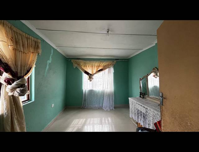 5 BEDROOM HOUSE FOR SALE IN UMLAZI BB